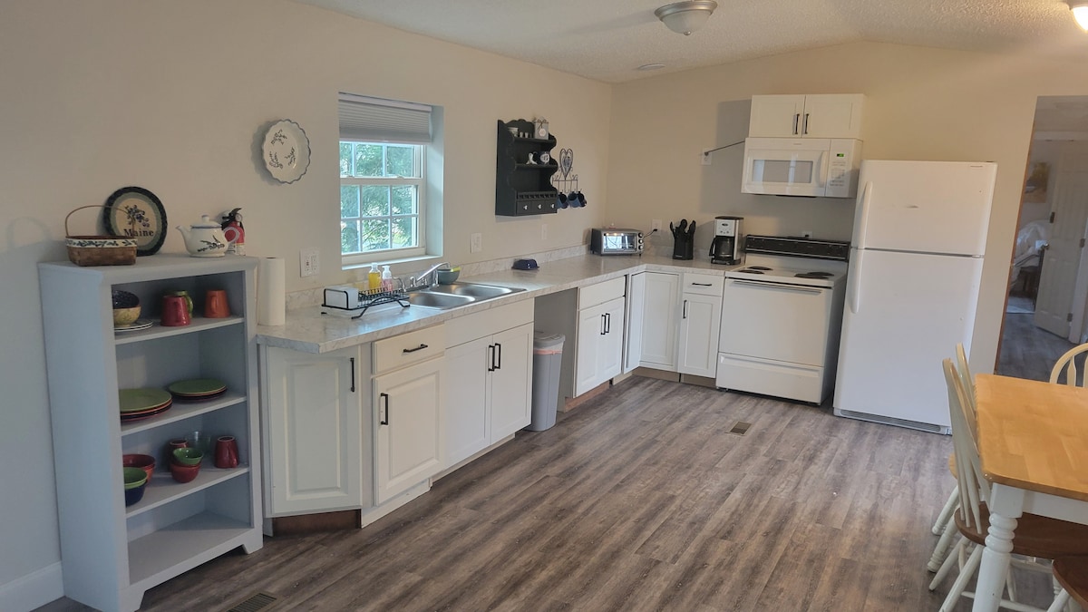 Convenient Rural Retreat – two bedroom, two bath photo 2