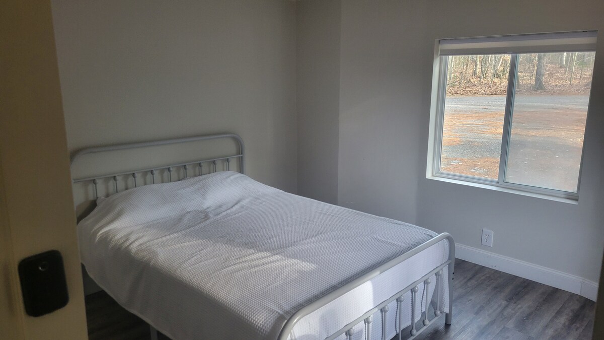 Convenient Rural Retreat – two bedroom, two bath photo 4